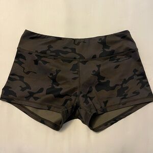 Born Primitive Double Take Booty Shorts 2.5 (Camouflage)